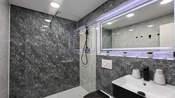 Shower, hair dryer, towels