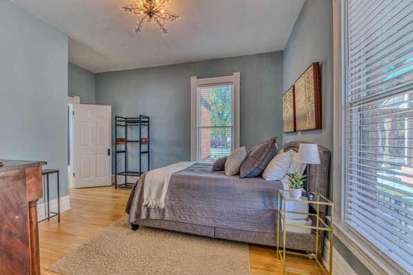 3 bedrooms, WiFi, bed sheets - Historic Charm, Sophisticated Style and Timely Elegance. Welcome to Rosemont. (Florence)