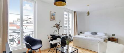 Schreibtisch, Bügeleisen/Bügelbrett, kostenloses WLAN, Bettwäsche