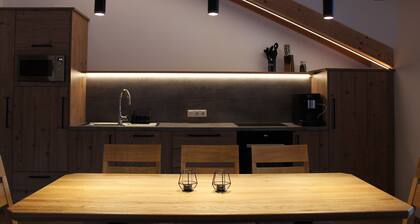 Ferienwohnung GrĂŒnstein, 105 qm, 3 separate Schlafzimmer, barrierefreies Bad mit Dusche und Badewanne, Wohn- Essraum, Balkon