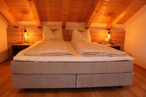 3 bedrooms, bed sheets, wheelchair access