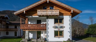 Schneibstein vacation apartment, 95 m² with 3 separate bedrooms, living/dining area, south and west-facing balconies