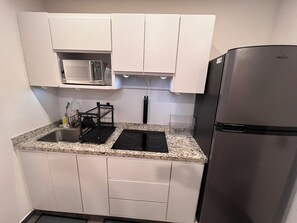 Fridge, microwave, oven, coffee/tea maker - 1 Minute Walking to the Beach in Mazatlán, 1 Bedroom, full kitchen, washer/dryer (Mazatlan)