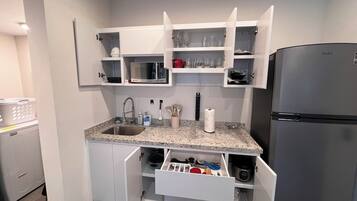 Fridge, microwave, oven, coffee/tea maker