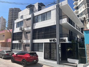 Unclassified image, 3 of 35, button