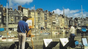 A harbor with boats, a person painting, and a building with a sign that reads "The Charing". - Normandie Veules-les-roses, Terraced House (Veules-les-Roses)
