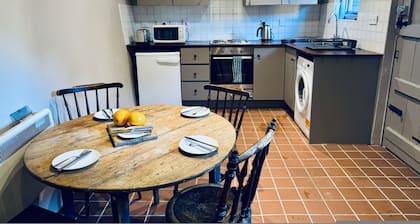 Coombe End Farmhouse Lodge - From 165 Per Night