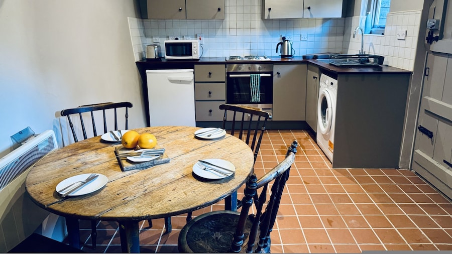 Coombe End Farmhouse Lodge - From 165 Per Night