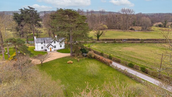 House | 5 bedrooms - Benhams Country Cottage - From 250 Per Night (Henley-on-Thames)