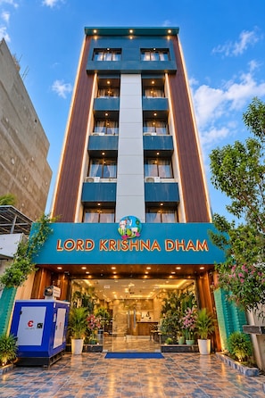 Front of property - Hotel Lord Krishna Dham (Dwarka)