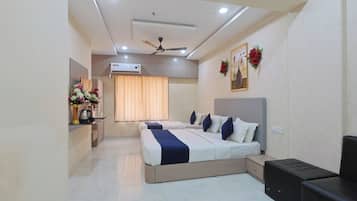 Habitación familiar, vista a la ciudad | Ropa de cama hipoalergénica, escritorio, wifi gratis y ropa de cama