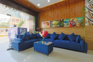 Lobby sitting area - Hotel Lord Krishna Dham (Dwarka)