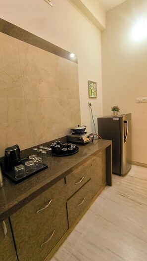 Kochgeschirr/Geschirr/Besteck