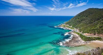 Central Lorne Retreat Quality Home Near Beach Town