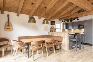 House | Dining - Superior Ferienhaus # 4A mit Sauna (Uttendorf)