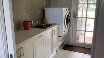 Rumah, akses difabel | 3 kamar tidur