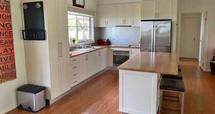 Killy Dora Beachside Escape Pet Wheelchair Friendly A Modern Coastal Retreat With Accessibility in Mind