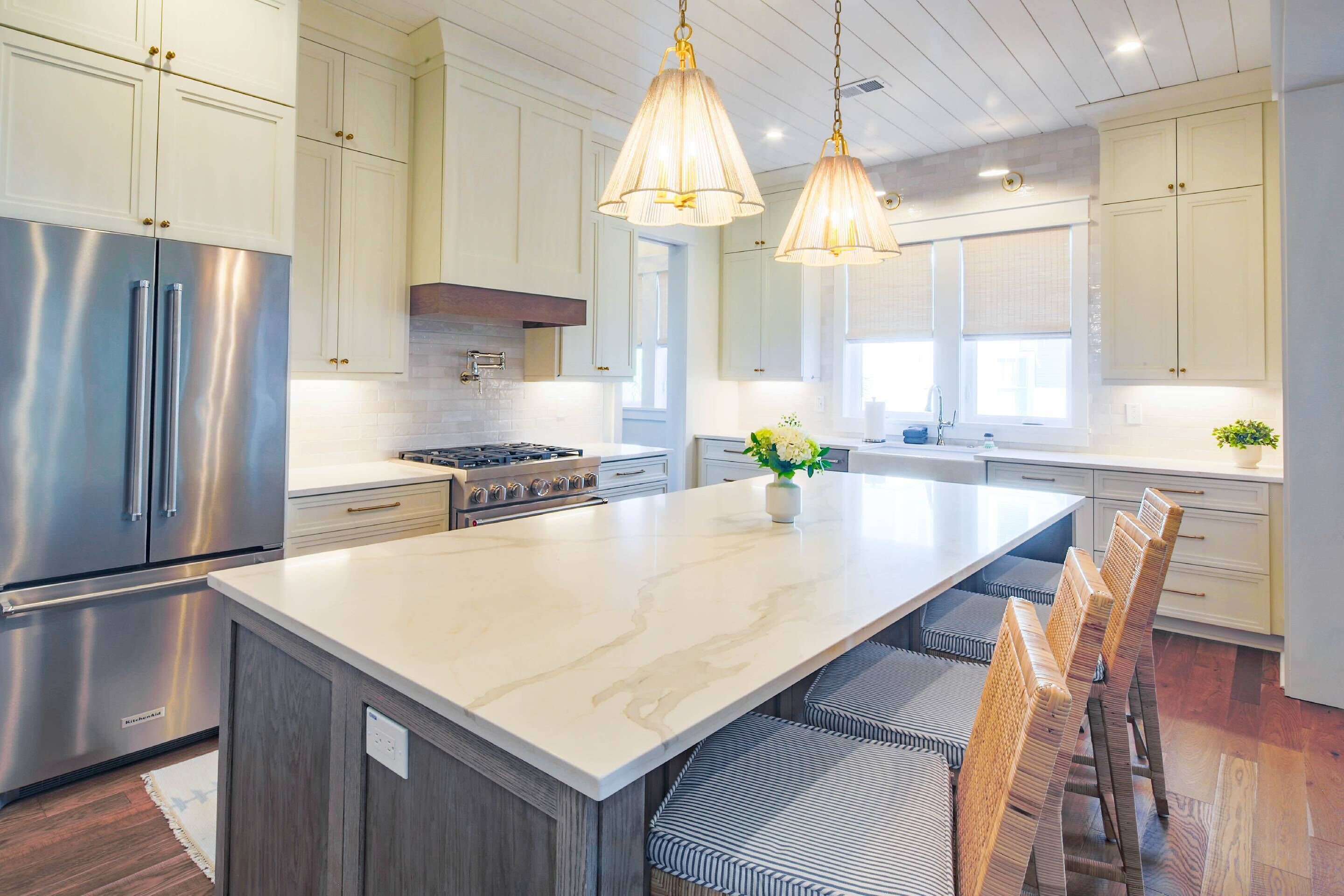 Geladeira, micro-ondas, lava-louças, cafeteira/chaleira