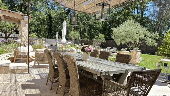 Outdoor dining - Villa Céladon - Charming family villa in Valbonne - Swimming pool (VALBONNE)
