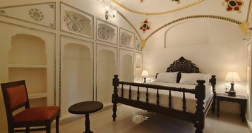 Suite Royal, vistas a la ciudad | Minibar, wifi gratis, ropa de cama