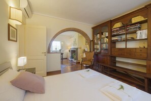 4 bedrooms, iron/ironing board, travel cot, free WiFi - Beautiful private villa for 7 people with A/C, WIFI, private pool, patio and panoramic view (Cortona)