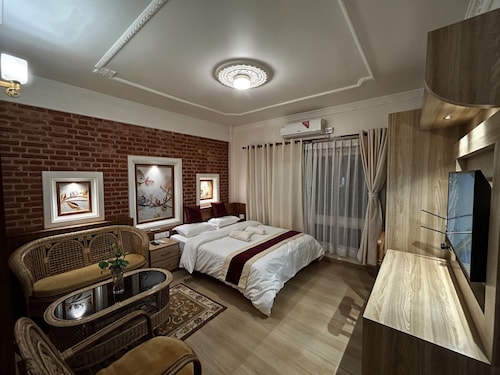 Studio Apartment with fully equipped kitchen, WiFi, & AC in delightful Kathmandu