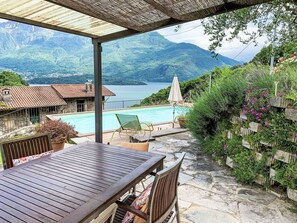 Outdoor dining - Stunning private villa for 6 people with WIFI, pool, TV, terrace and panoramic view (Domaso)