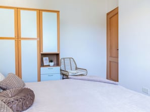 3 bedrooms, travel crib