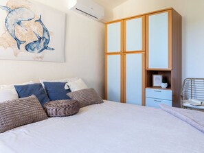 3 Schlafzimmer, Reisekinderbett