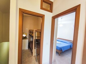 3 bedrooms, travel crib