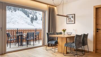 تناول الطعام