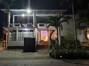 Fachada de la propiedad