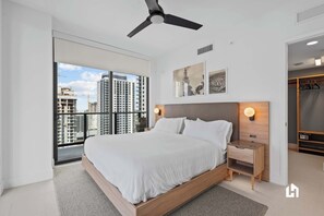 2 bedrooms, in-room safe, iron/ironing board, travel crib - Skyline Views, Pool, Gym & Ultimate Relaxation (Miami)