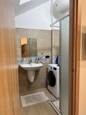 Shower, hair dryer, bidet, towels - Tommy’s Home - Juventus Allianz Stadium/Parco Dora (Torino)