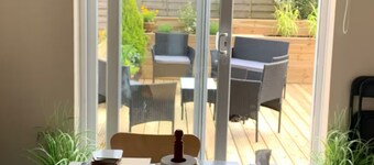 Big 5 Bed House, EV Charging, parking, large kitchen, patio, Garden Nr City Cntr