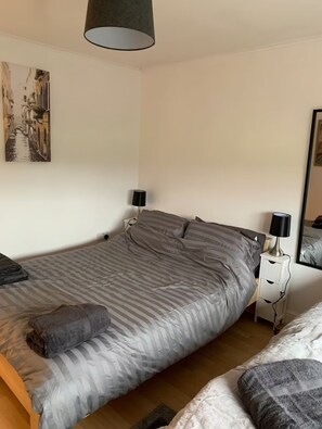 5 chambres, fer et planche à repasser, lit parapluie, Wi-Fi