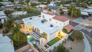 A residential property with a swimming pool, a covered patio, and a well-maintained lawn. - Casa Del Sol Luxe Experience - Walkable 2 Old Town (Paradise Valley)