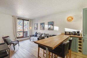 Interior - Beckett - Family cocoon | Central | Balcony View | 200m GareR (Chamonix-Mont-Blanc)