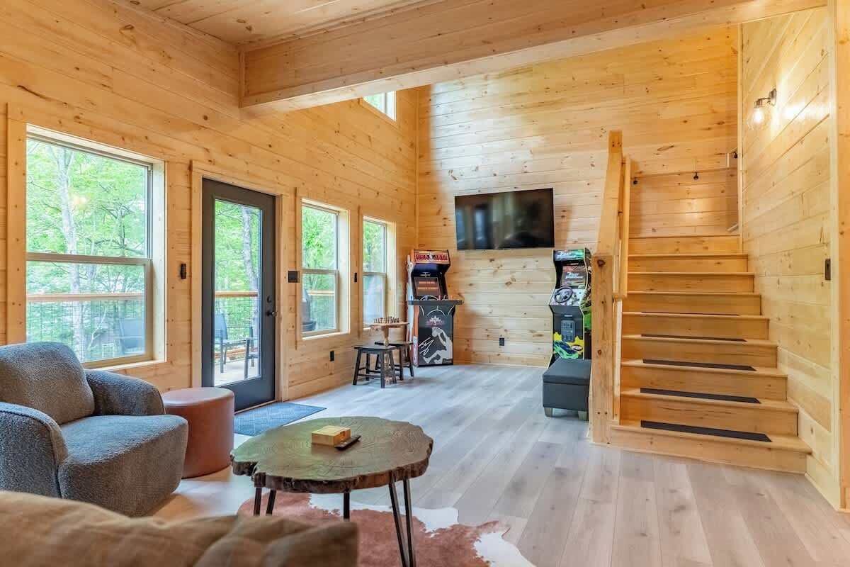Green & Black Bear Cabins By Beyond Expectations: W/ Firepit & Axe Throwing - Gatlinburg, TN