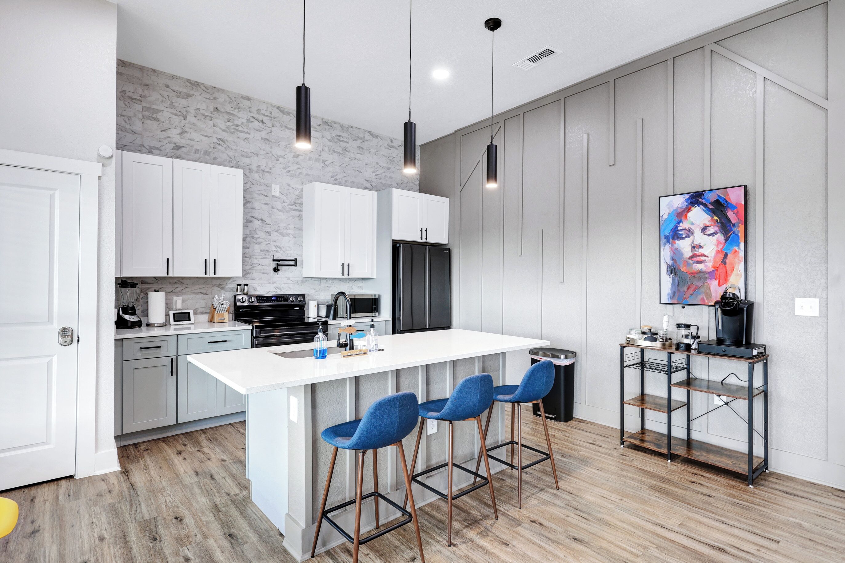 ثلاجة، ميكروويف، فرن، موقد طهي مسطح