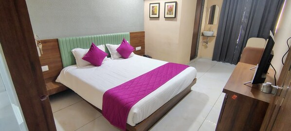 Deluxe Single Room | Free WiFi - THE GRAND PIANO HOTEL (Ahmedabad)