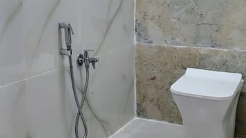 Ντουζιέρα, δωρεάν προϊόντα προσωπικής περιποίησης, πιστολάκι μαλλιών
