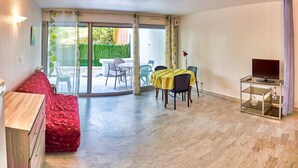 Unclassified image, 2 of 8, button - Ref TANIT by Palmes d'Or Properties (Juan-les-Pins)