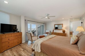 3 bedrooms, desk, iron/ironing board, travel cot - Luxurious Oceanfront Townhouse (Melbourne Beach)