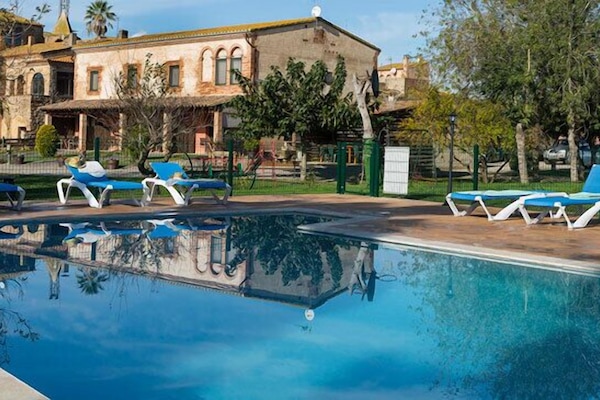 Een seizoensgebonden buitenzwembad