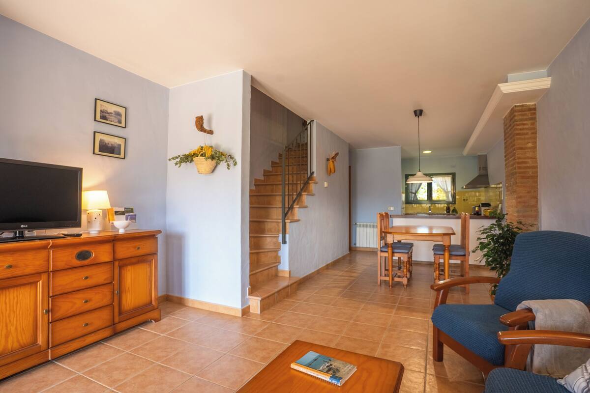 Comfort Apartment, 2 Bedrooms, Kitchen, Pool View | Living area | 32-inch flat-screen TV with cable channels