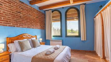 Superior appartement, 2 slaapkamers, keuken, aan het zwembad | 2 slaapkamers, een laptopwerkplek, verduisterende gordijnen