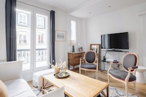 TV - Cotton White, by Veeve (Paris)