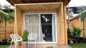 Desk, laptop workspace, iron/ironing board, free WiFi