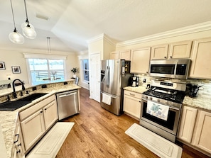 Fridge, microwave, oven, stovetop - Sunset on Turtle Preserve - 3/2 in The Village of Woodbury (Woodbury, The VIllages)